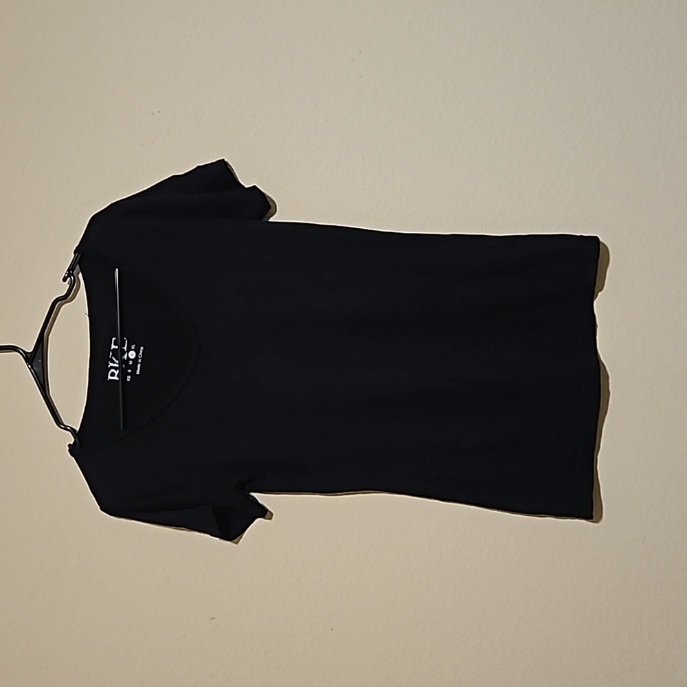 Black tee